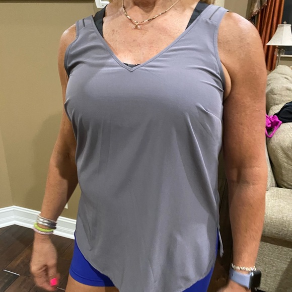 Gray tank - Picture 3 of 4